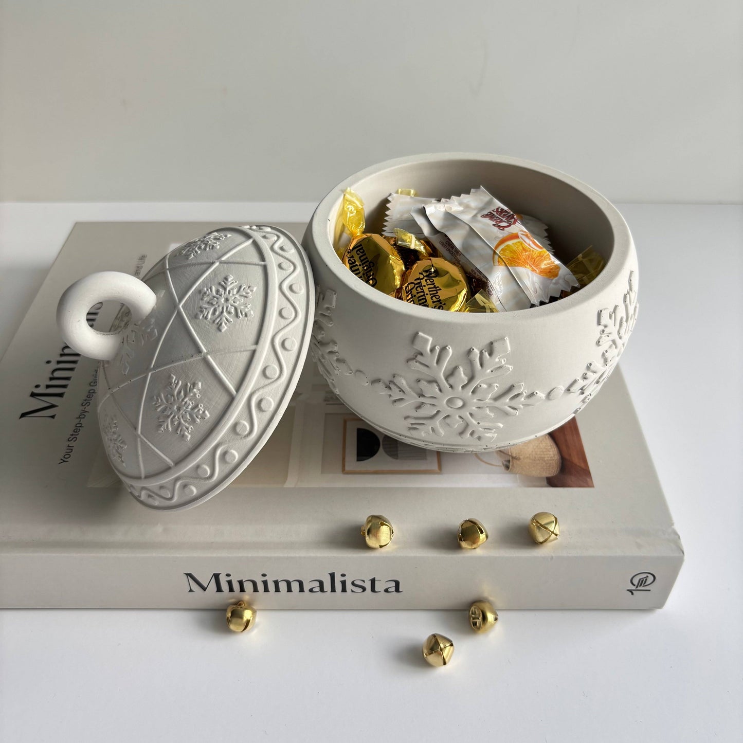 Concrete Snowflake Bauble Jar